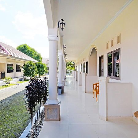 Collection O 91046 Hotel Remaja Indah Masamba Экстерьер фото