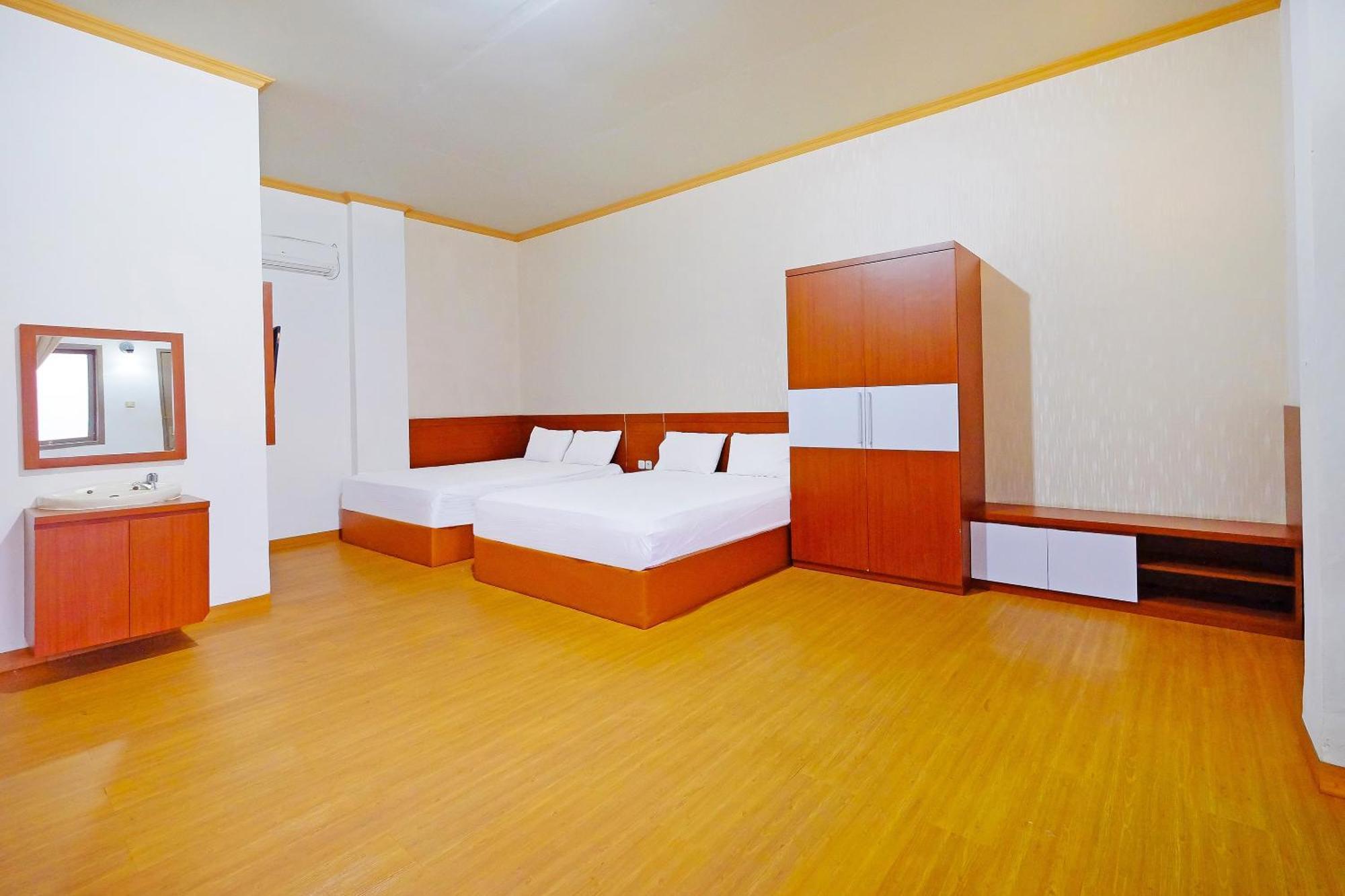 Collection O 91046 Hotel Remaja Indah Masamba Экстерьер фото