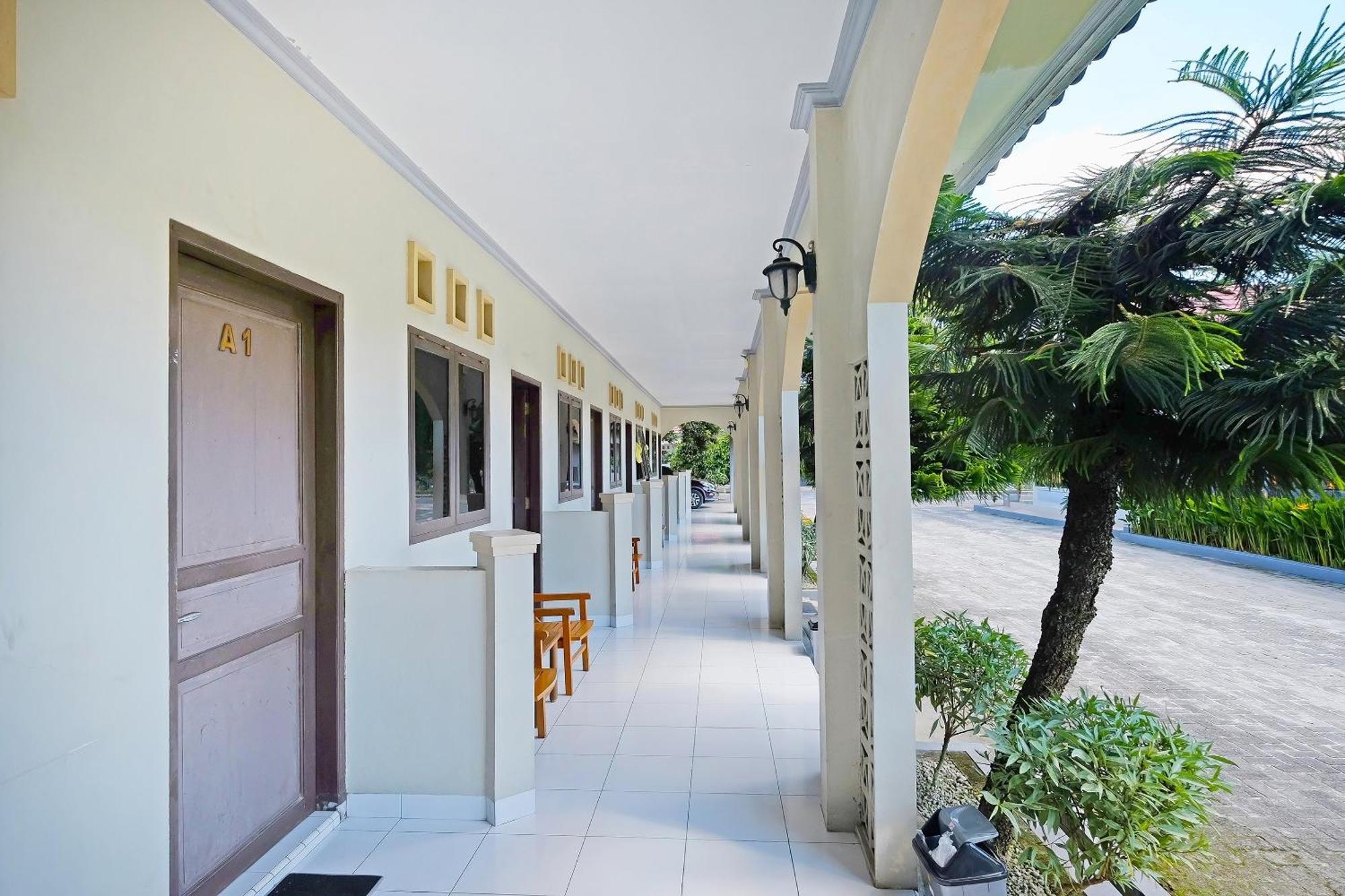 Collection O 91046 Hotel Remaja Indah Masamba Экстерьер фото