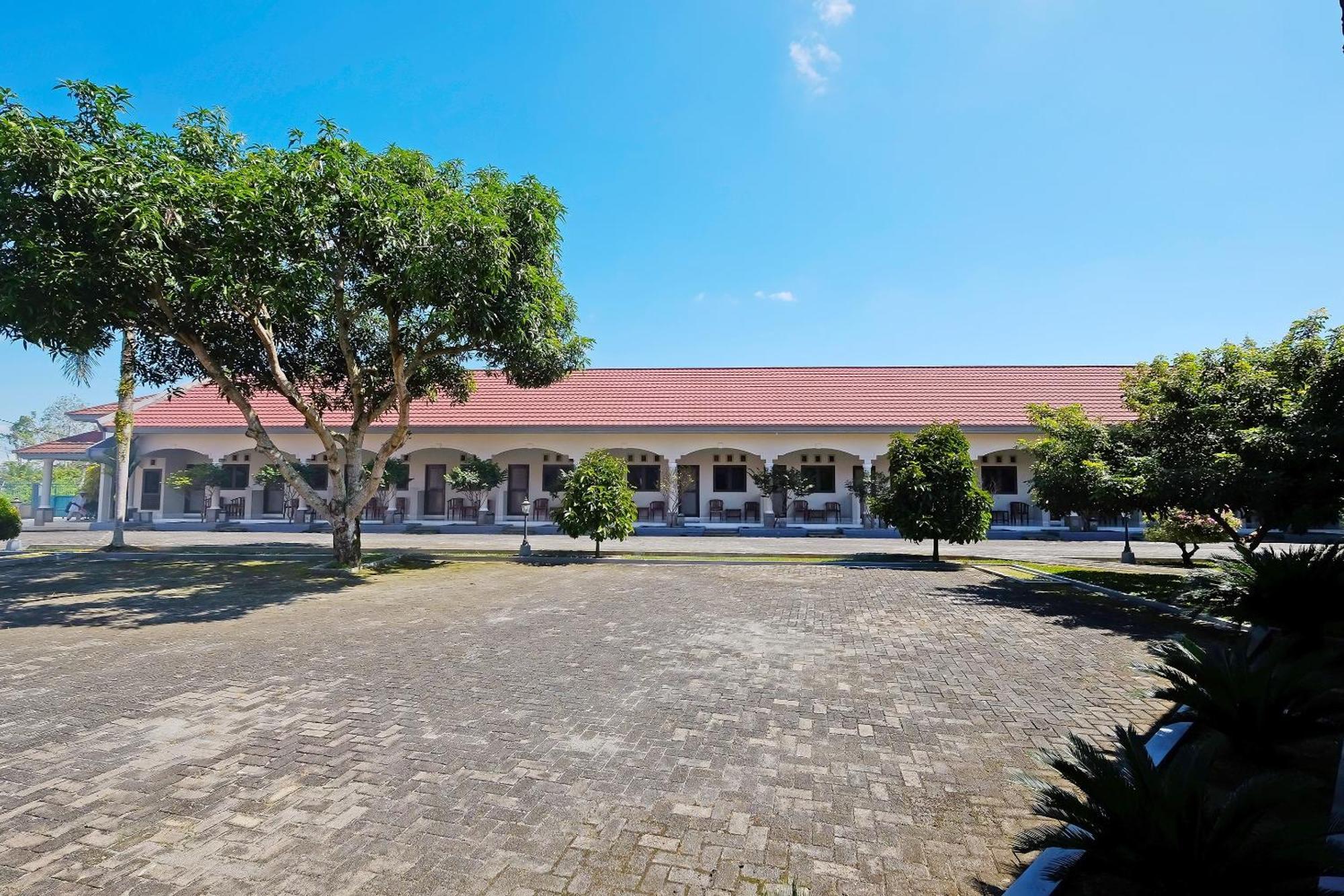 Collection O 91046 Hotel Remaja Indah Masamba Экстерьер фото